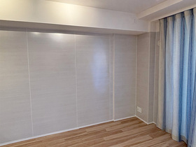 内装リフォーム見せる収納が叶う、汚れにも強い便利なマグネットパネル