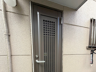 エクステリアリフォーム 防犯性を大幅にアップした安心の勝手口ドア